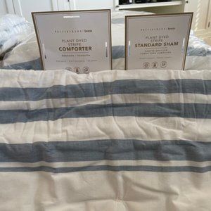 Comforter w/ 2 Shams